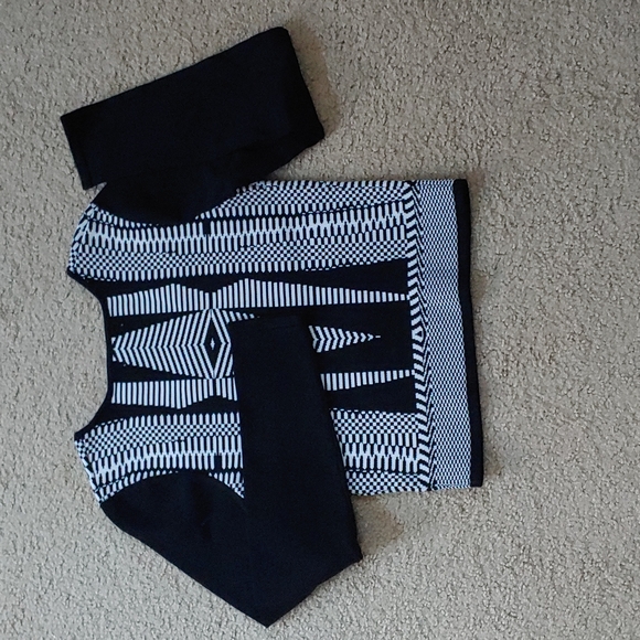 NWOT Long sleeved crop top - Picture 2 of 5